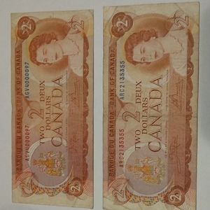 Set of 2 Canadian $2 bank notes